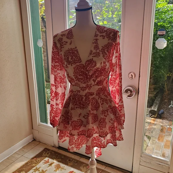 Red and White Romper Fashion Forward Form fitting Size small #fall - Picture 3 of 5